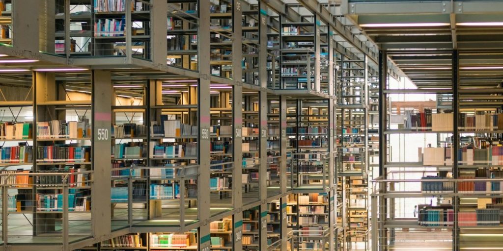 In 2026 readers face more choices than ever: billions of dollars in global book sales and daily new releases make finding your next favorite author both easier...